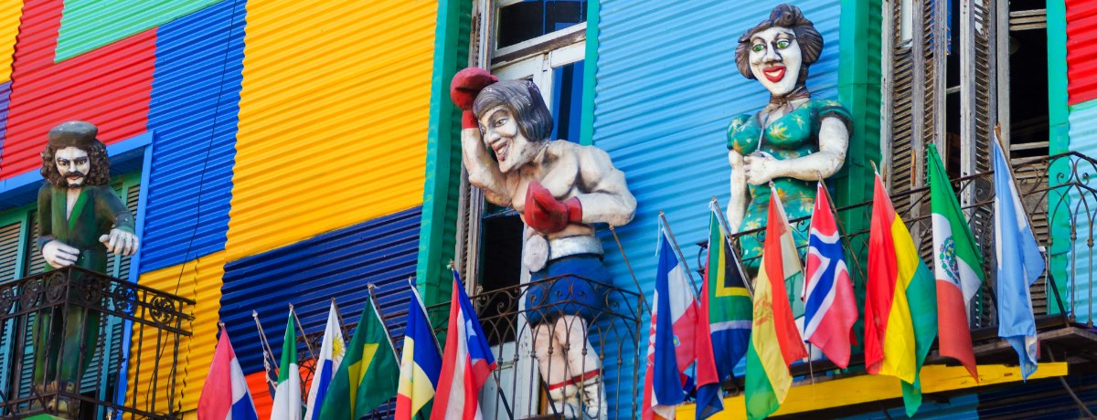 Kleurrijk gebouw in de wijk La Boca in Buenos Aires