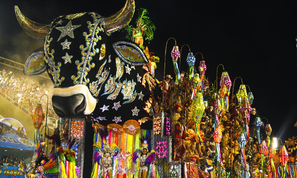 Optocht tijdens Carnaval in Brazilie in Rio de Janeiro